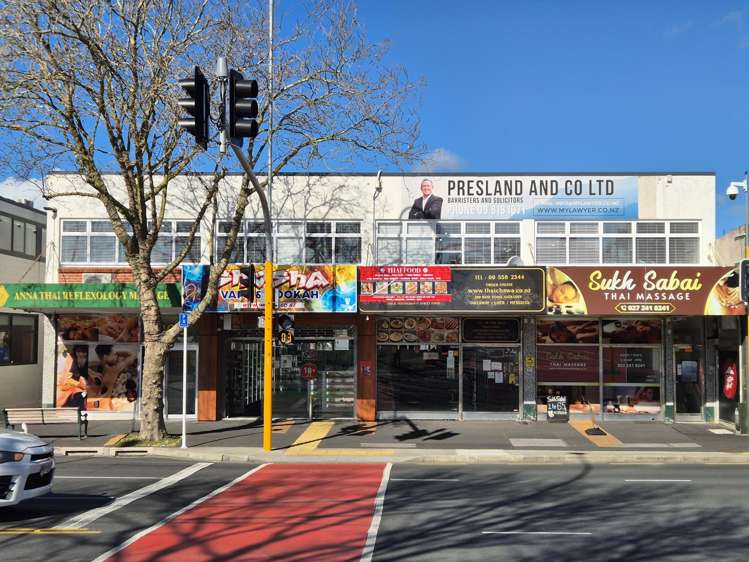 Level 1/208 West Coast Road Glen Eden_11