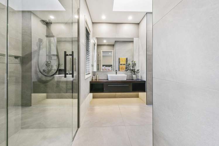 195 Batty Road Kingseat_24