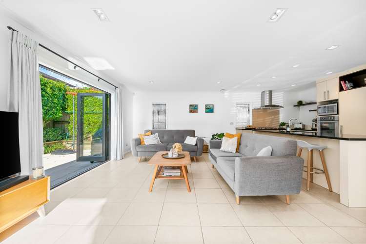 18 Janway Avenue Flat Bush_10