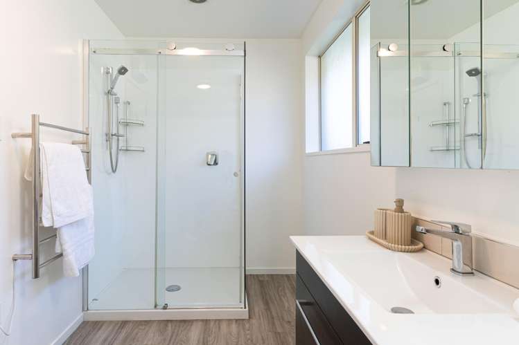 2/3 Cottesmore Close Burnside_18