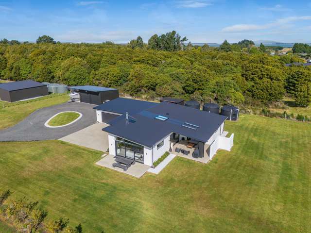 Luxury living in Otatara!