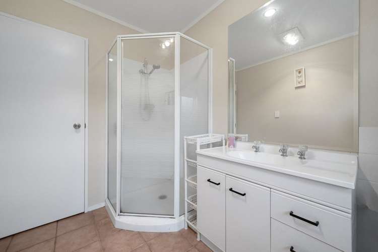 A/325 Royal Road Massey_12