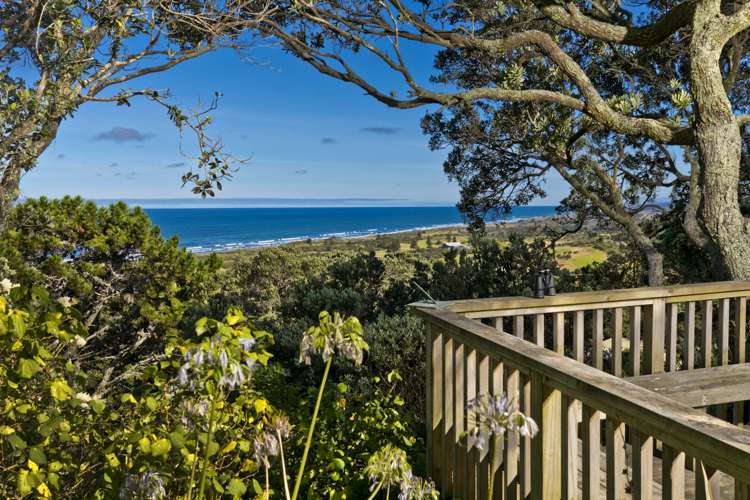 105 Domain Crescent Muriwai_1
