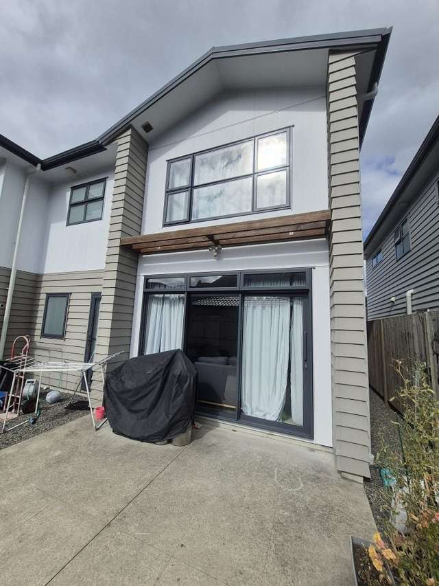 8 Ronalds Way Taita_1