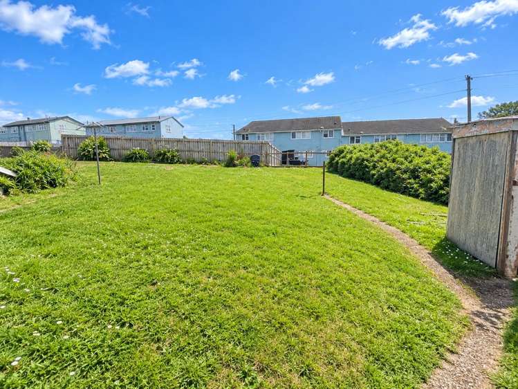 10 Cheshire Street Cannons Creek_16