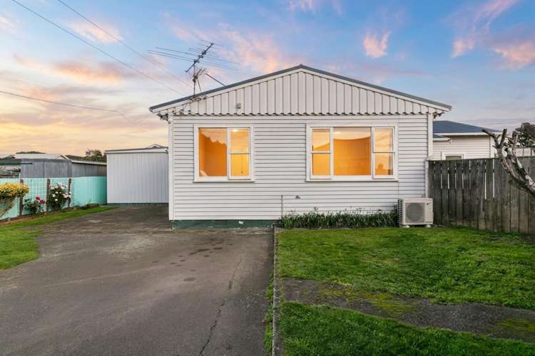 94 Kauri Street Miramar_16