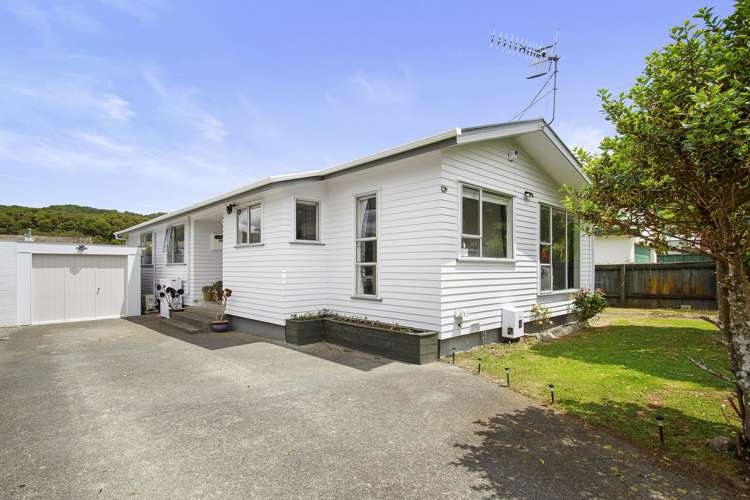 11 Karamea Grove Wainuiomata_0