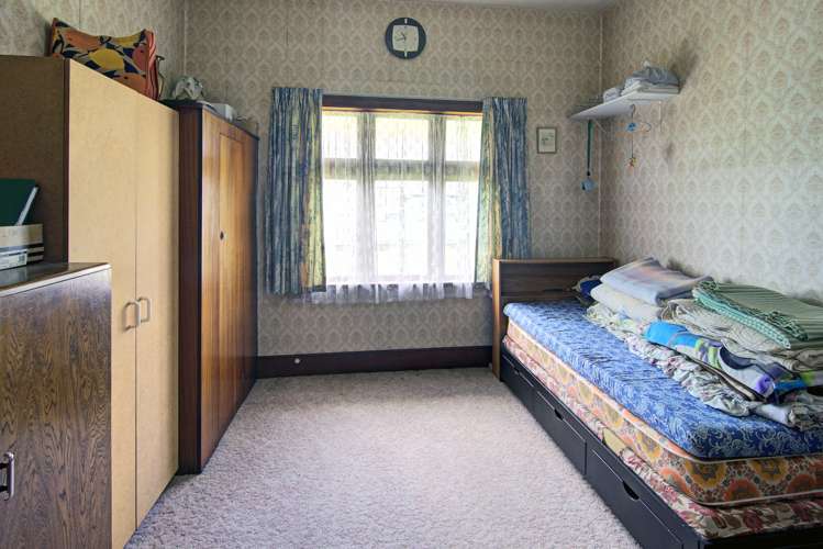 198 High Street South Carterton_13