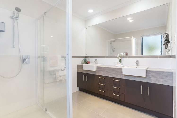 33 Chateau Rise Flat Bush_23