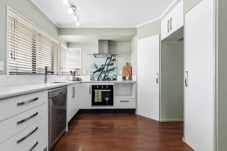 54 Heron Avenue East Matua_5