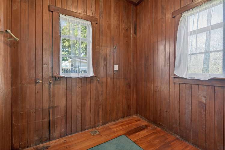 34 Riddlers Crescent Petone_12