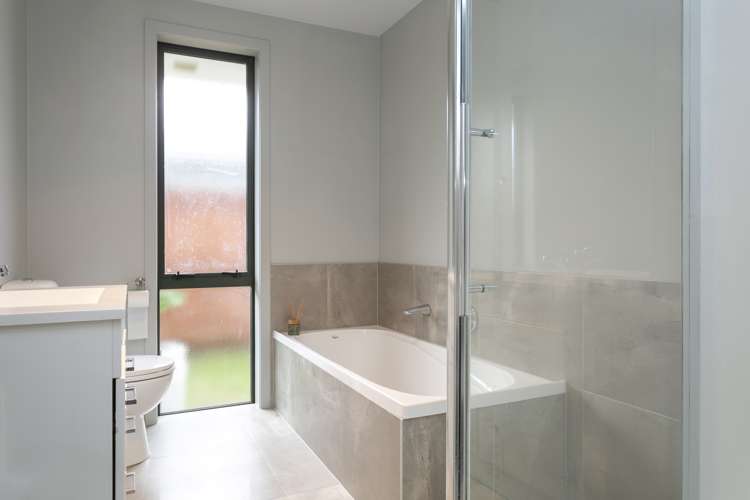 6 Broadcast Lane Rangatira Park_18