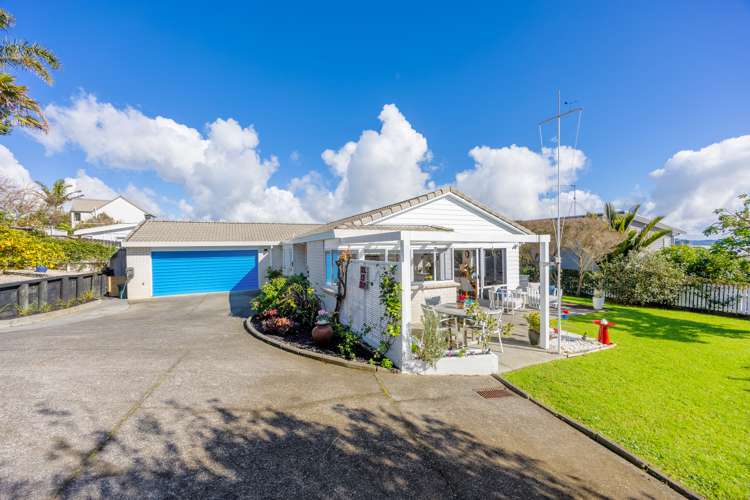 2/984 Whangaparaoa Road Manly_23