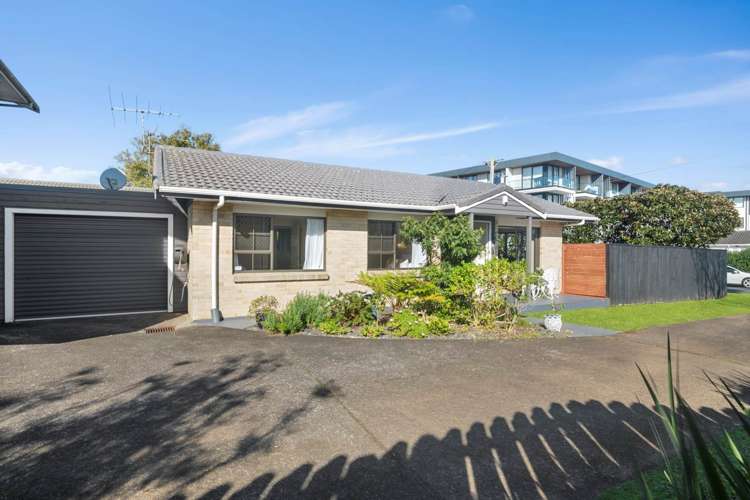 1/5 Lake Pupuke Drive Takapuna_18