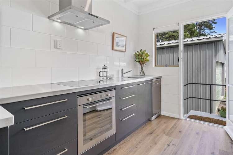 2/16 Valron Road Te Atatu South_6