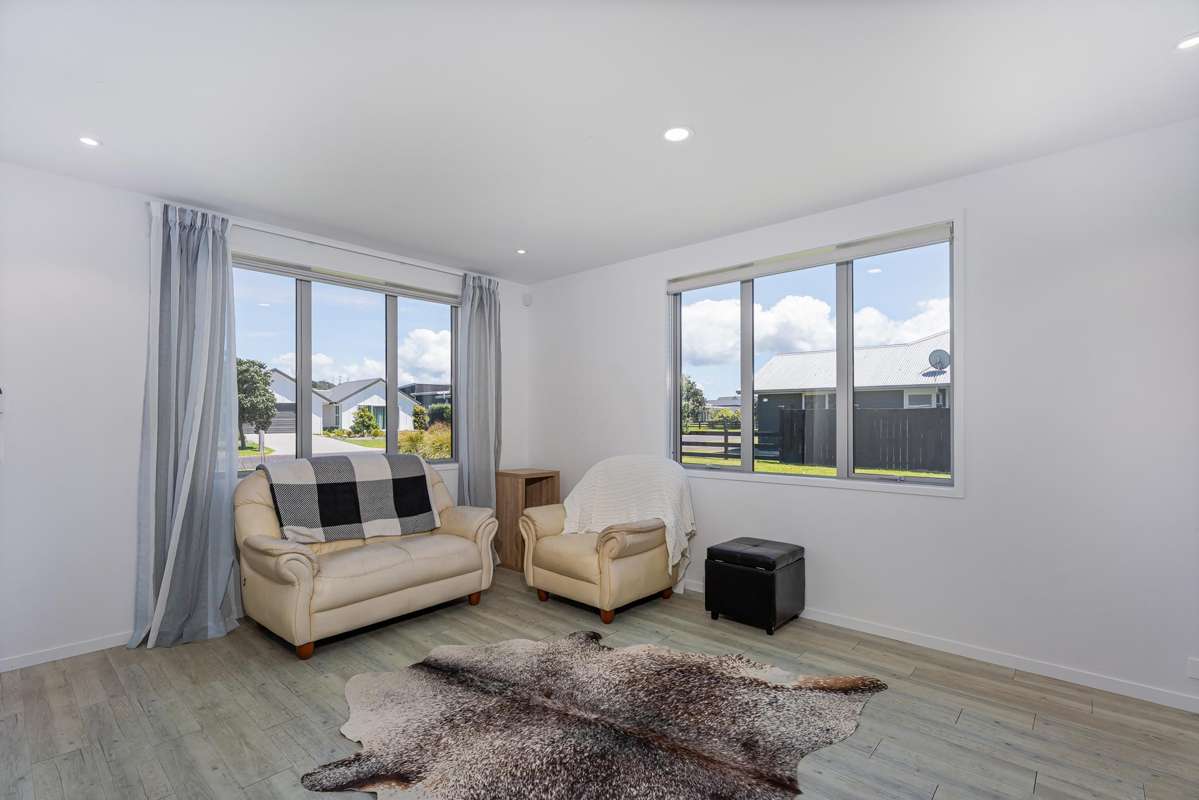 42 Longreach Drive_3