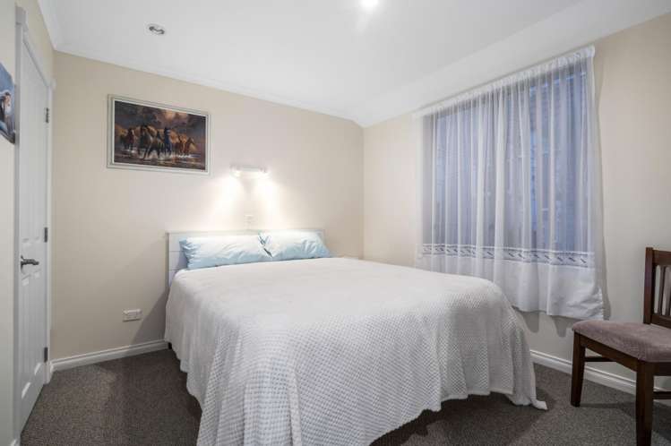13/17 Simmonds Grove Greerton_12