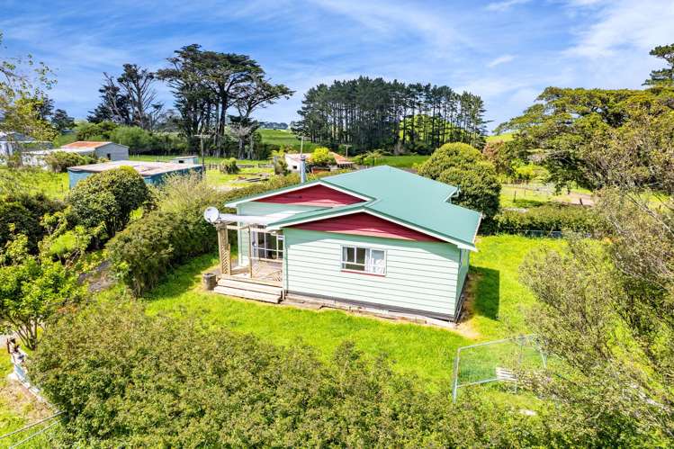 677 Newall Road Newall_17