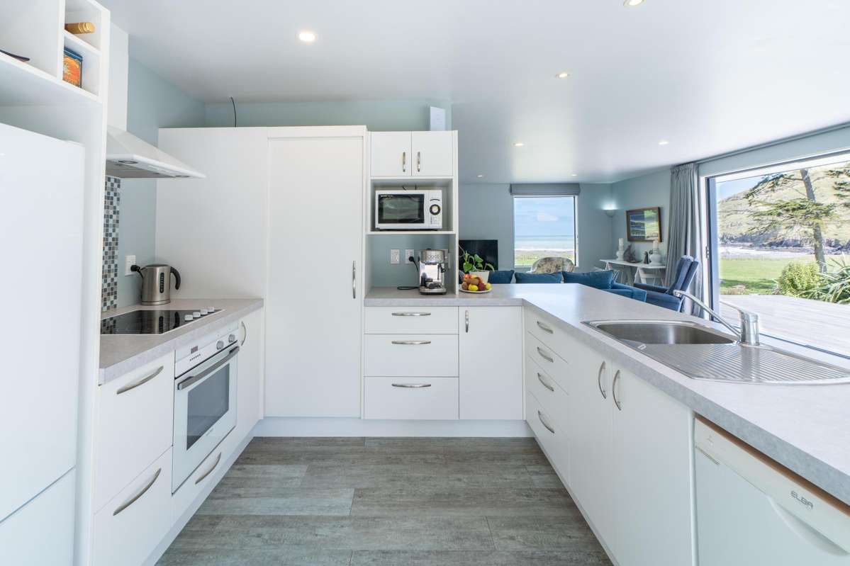 904 Te Oka Bay Road_3