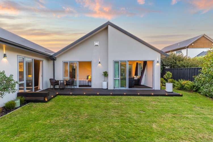 26 Waitikiri Square Parklands_26