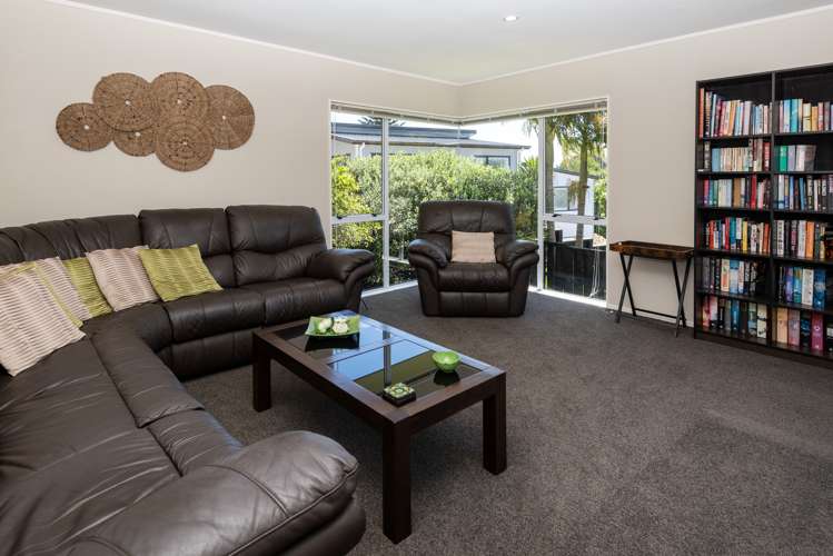 14 Pickwick Parade Mellons Bay_17