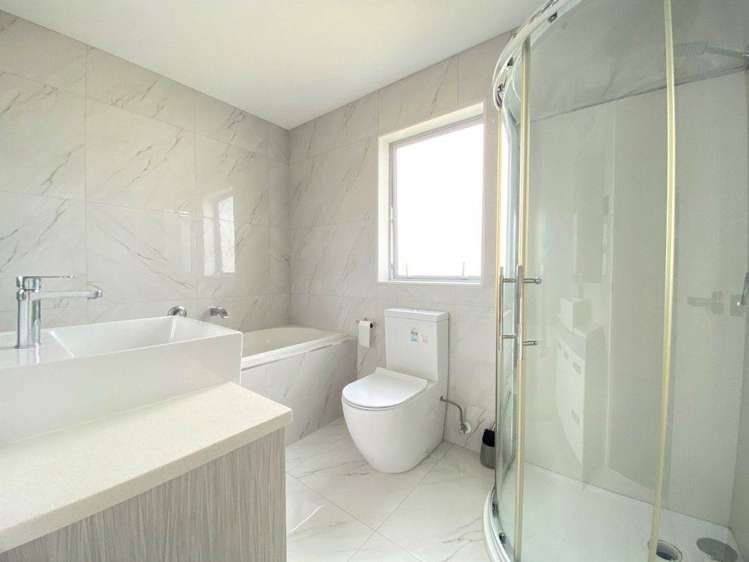 24 Pencaitland Drive Flat Bush_11