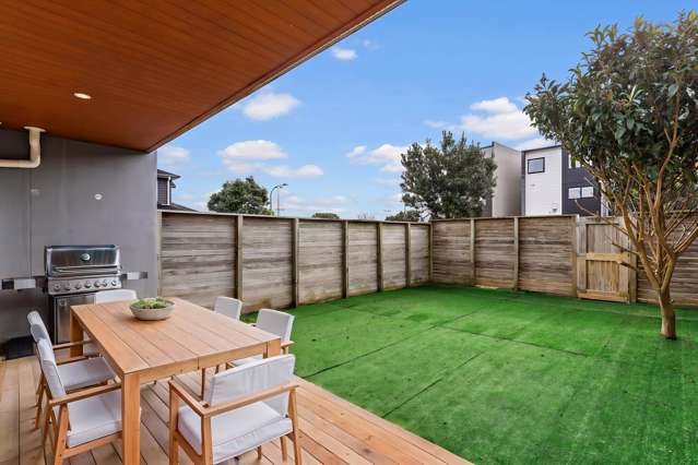 73 Bordeaux Parade Te Atatu South_4