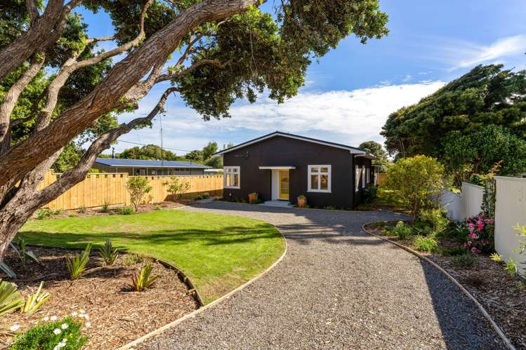 52 Tasman Road Otaki Beach_11