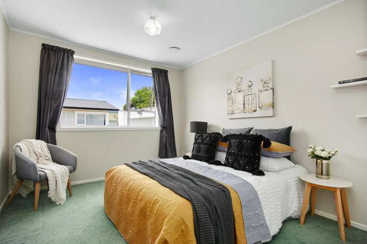 11 Karamea Grove Wainuiomata_13