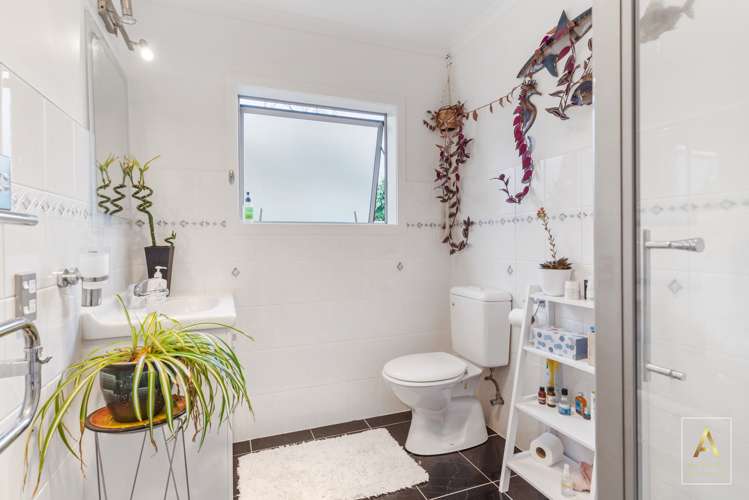 32a Golf Road New Lynn_13