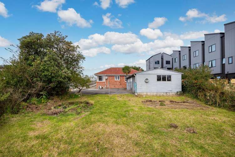 2131 Great North Road_2