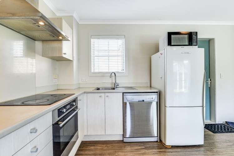 69 Chiefs Court Hamilton East_9