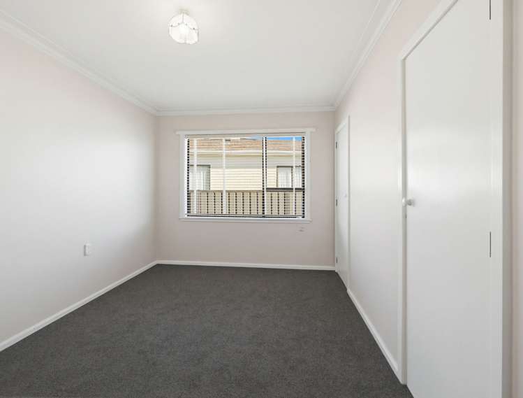 1204 Norfolk Crescent Mayfair_9