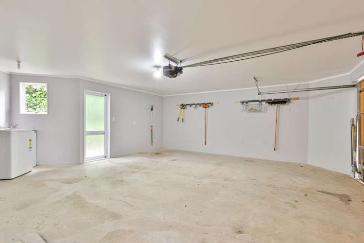 5 Erskine Close Island Bay_13