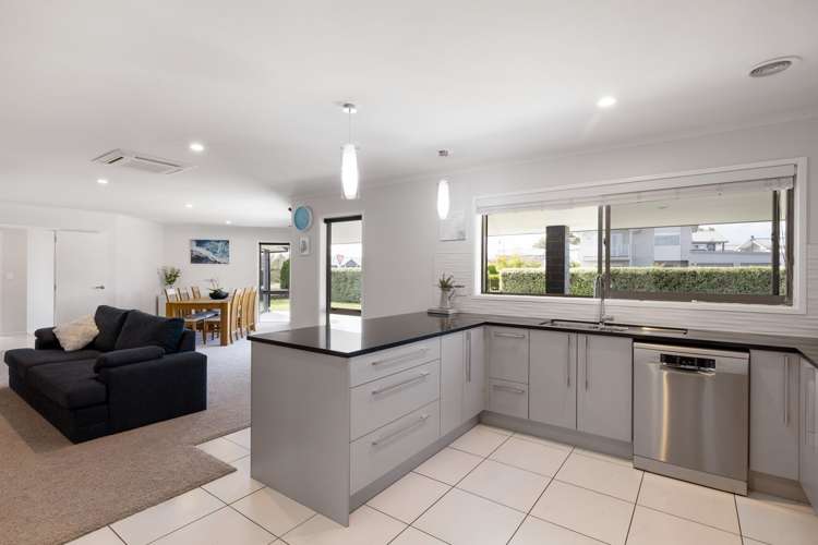 45 Plescher Crescent Leamington_11