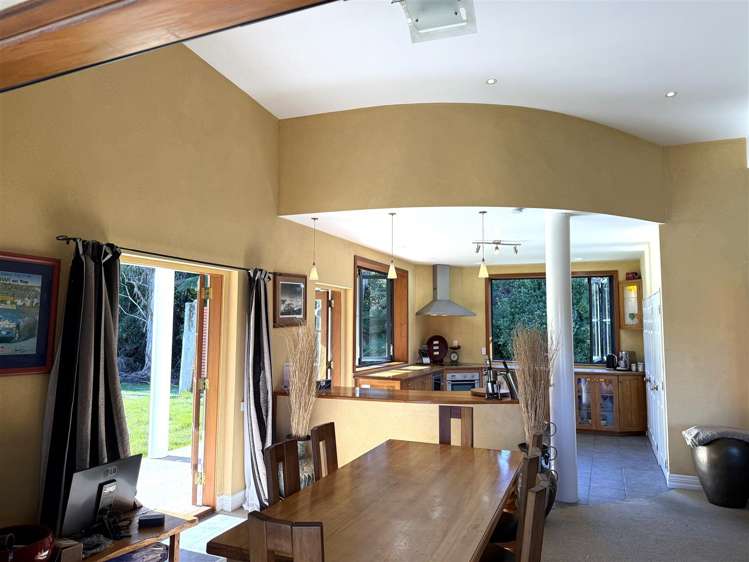 171 Coulson Road Paroa_12