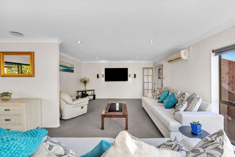 6 Billabong Place Botany Downs_5