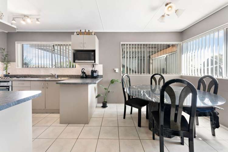 1/6 Frobisher Way Clendon Park_3