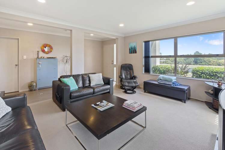 54 Aberdeen Crescent Wattle Downs_4