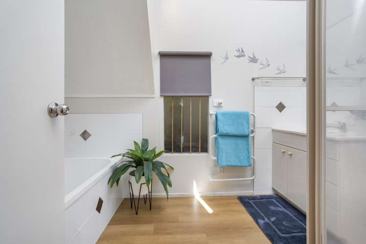 6 Dee Place Torbay_19
