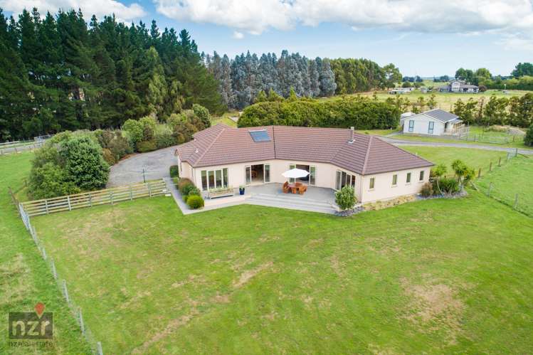 22 James Road Halcombe_17