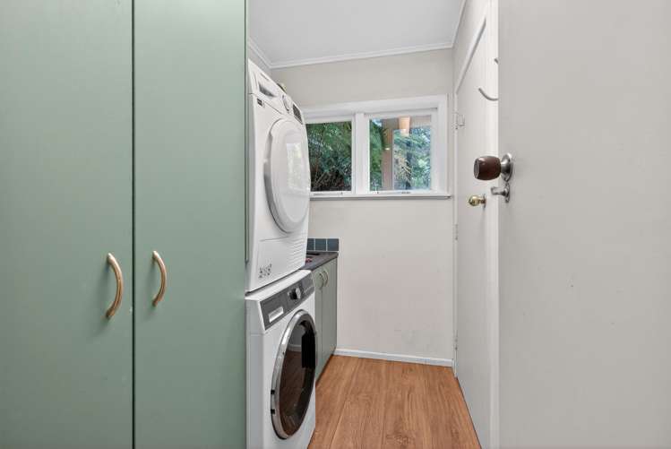 5 Tiniroa Grove Silverstream_14