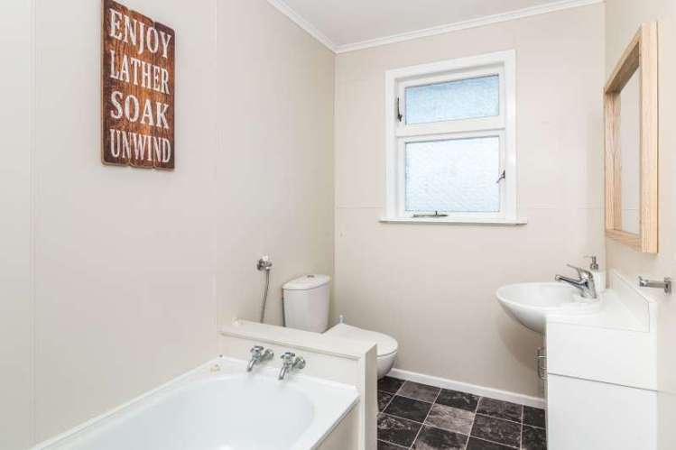 2/160 Spa Road Taupo_8