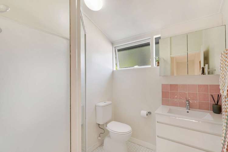 6/7 Don Croot Street Morningside_12