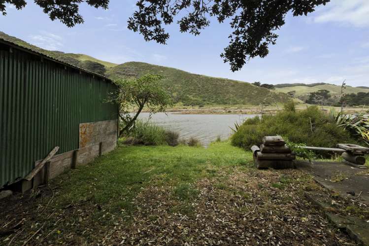 8 Estuary Street Makara Beach_15