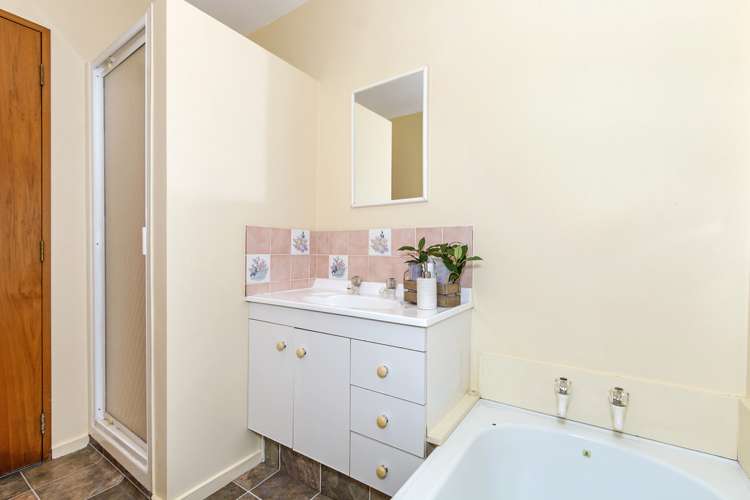 2/12 Barclay Place Burwood_9