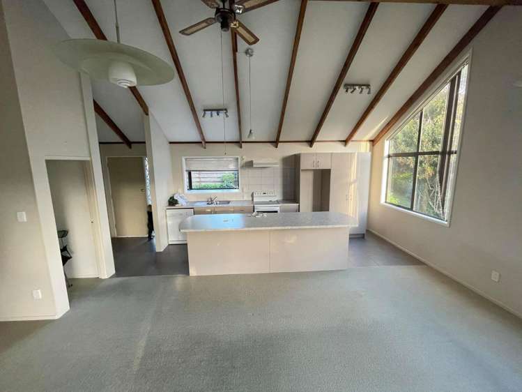 31 Burton Place Owhata_5