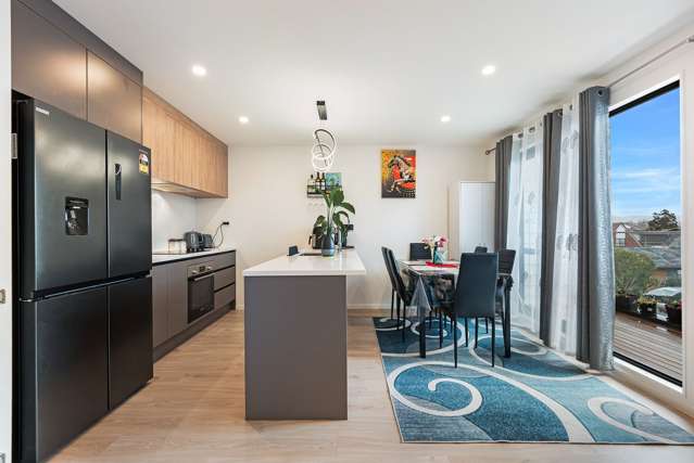 Modern, Stylish 3-Bedroom Townhouse for Rent in He