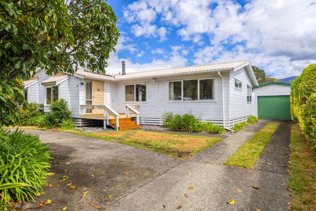 Lockwood retreat in prime location