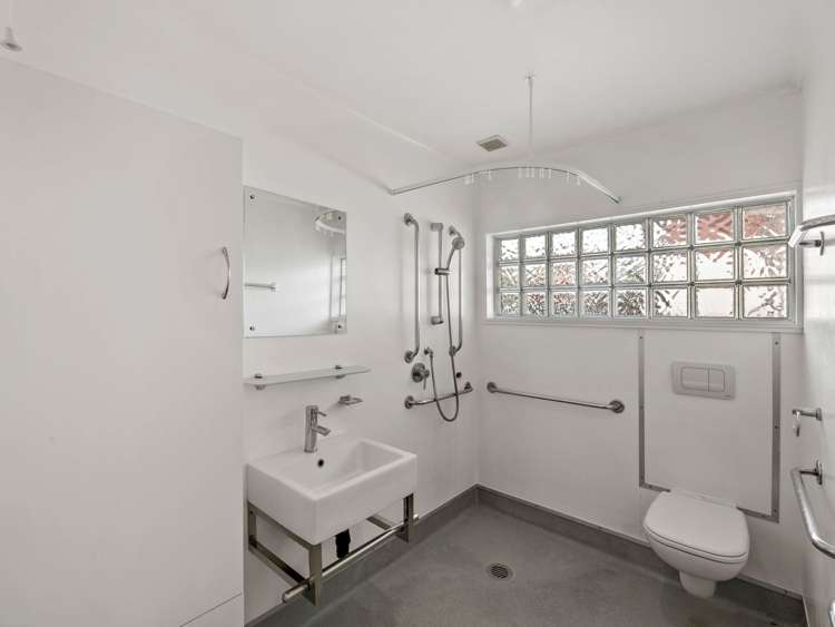 6 Yorkton Rise Mangere Bridge_12